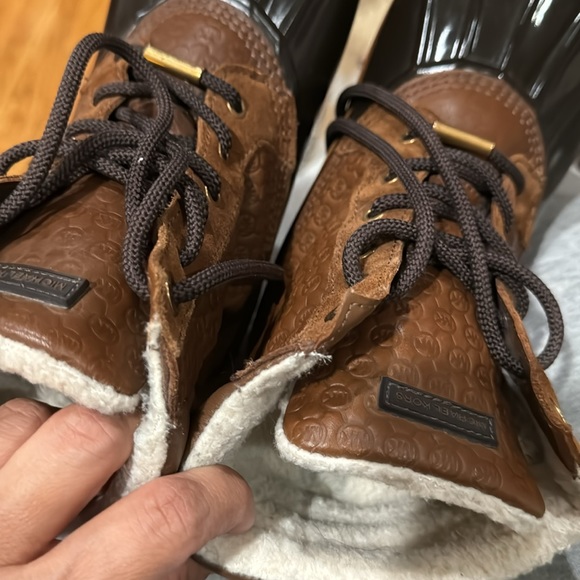Michael Kors duck boots 🥾 leather upper and rubber sole - Picture 10 of 12